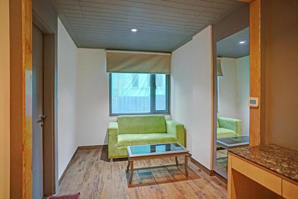 Hotel Superb 5 Mins Walk From New Delhi Station Exterior foto